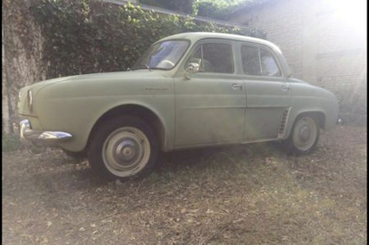 Photo 23 Cette Dauphine de 1958 semble avoir été bien conservée