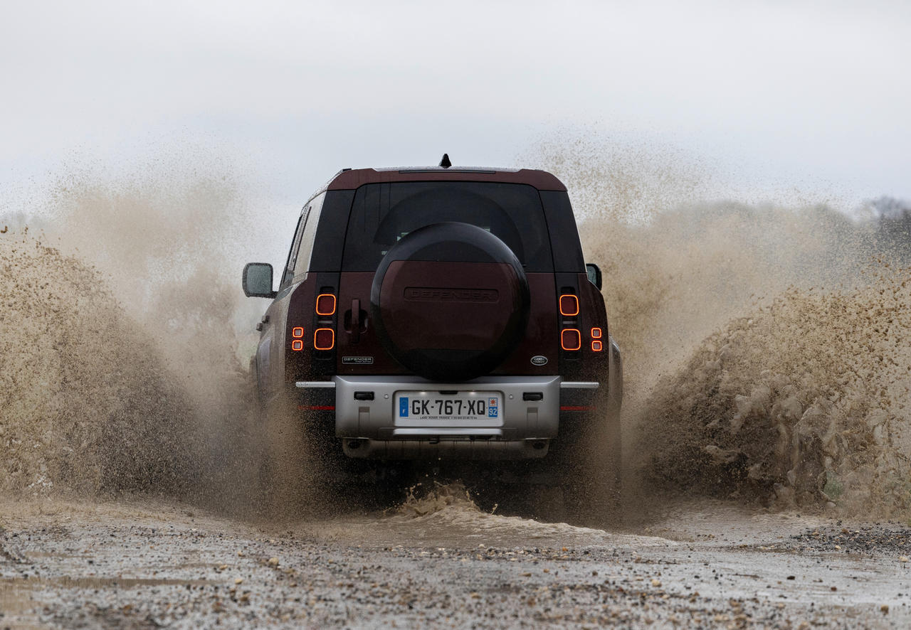 Prix, fiche technique, essai : retrouvez notre avis sur le nouveau Land Rover Defender 130