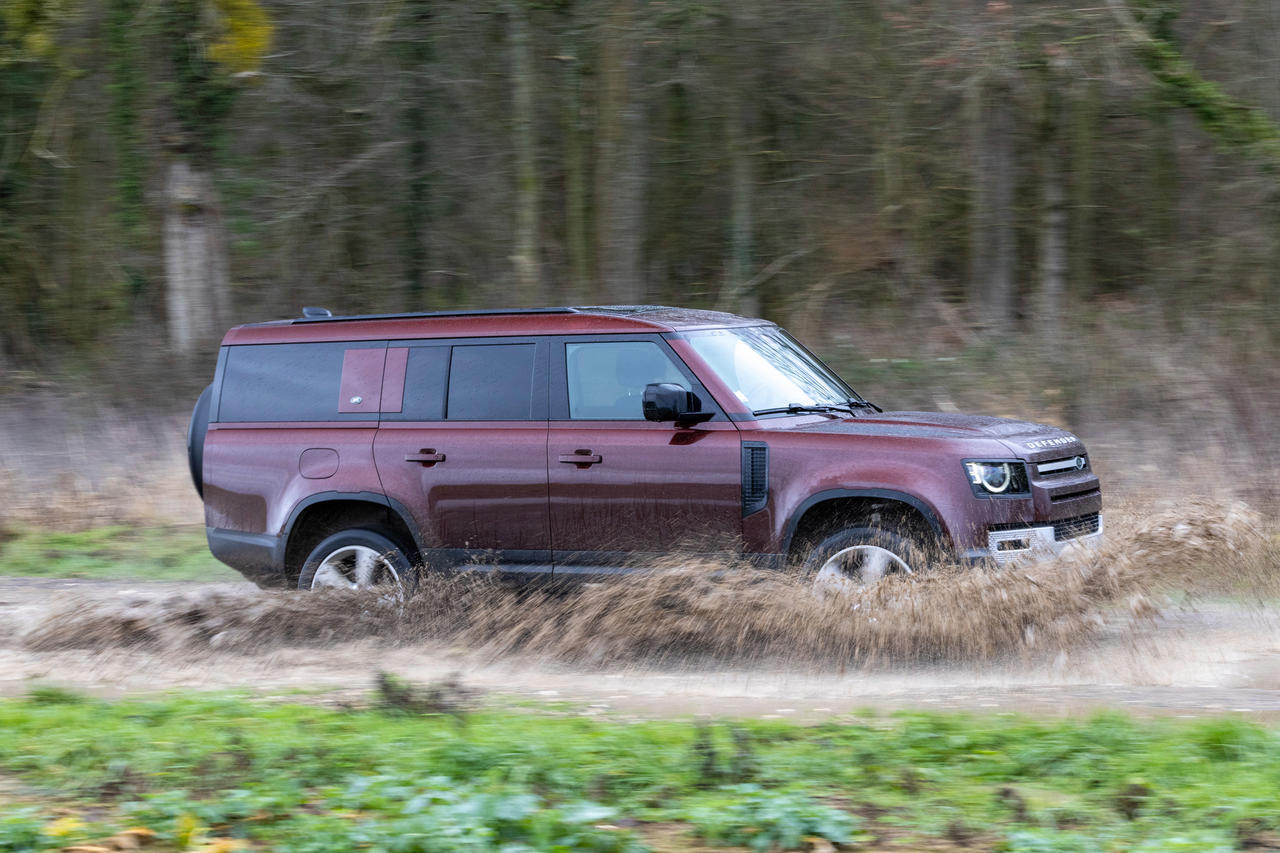 Prix, fiche technique, essai : retrouvez notre avis sur le nouveau Land Rover Defender 130