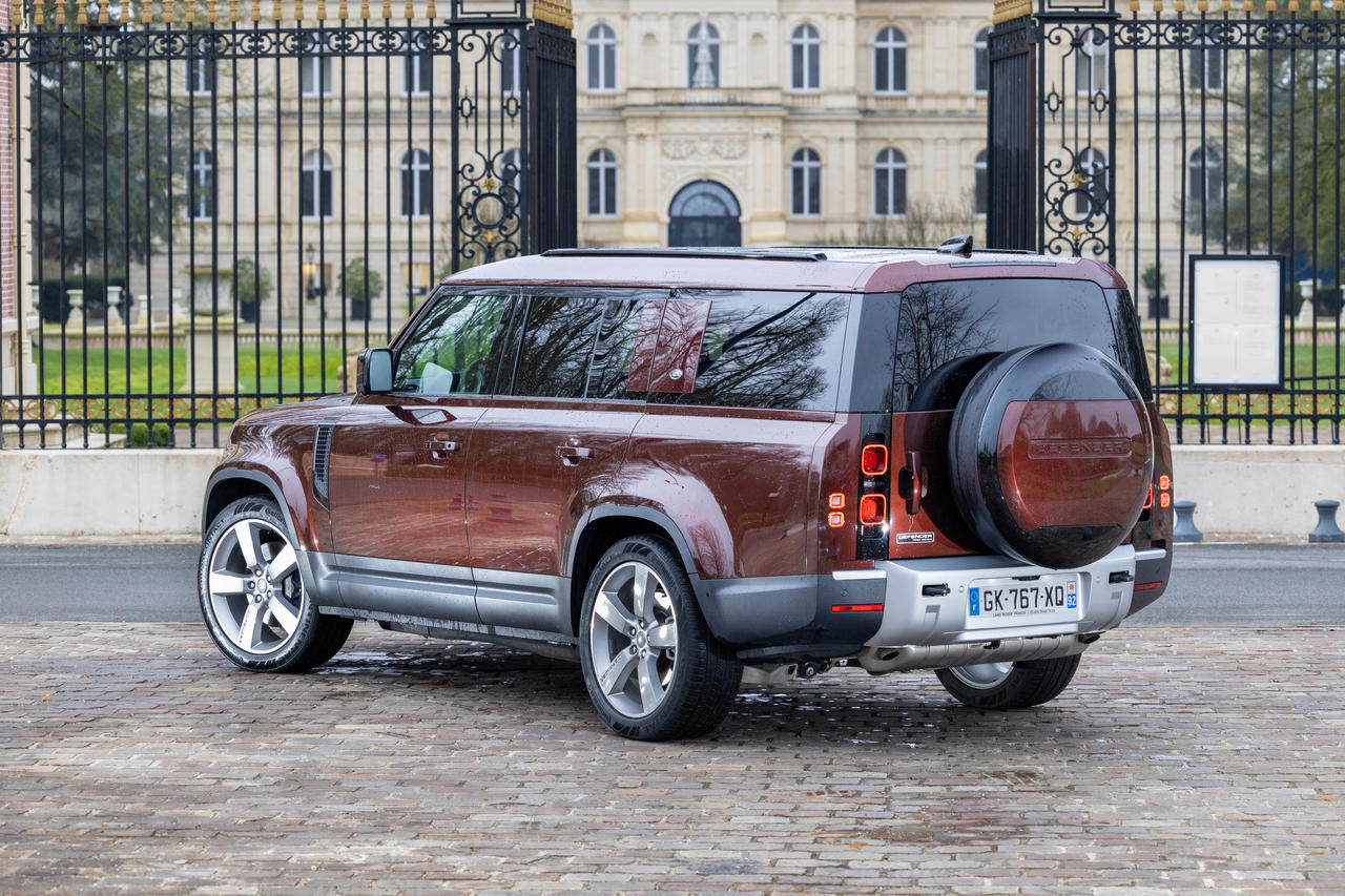 Prix, fiche technique, essai : retrouvez notre avis sur le nouveau Land Rover Defender 130