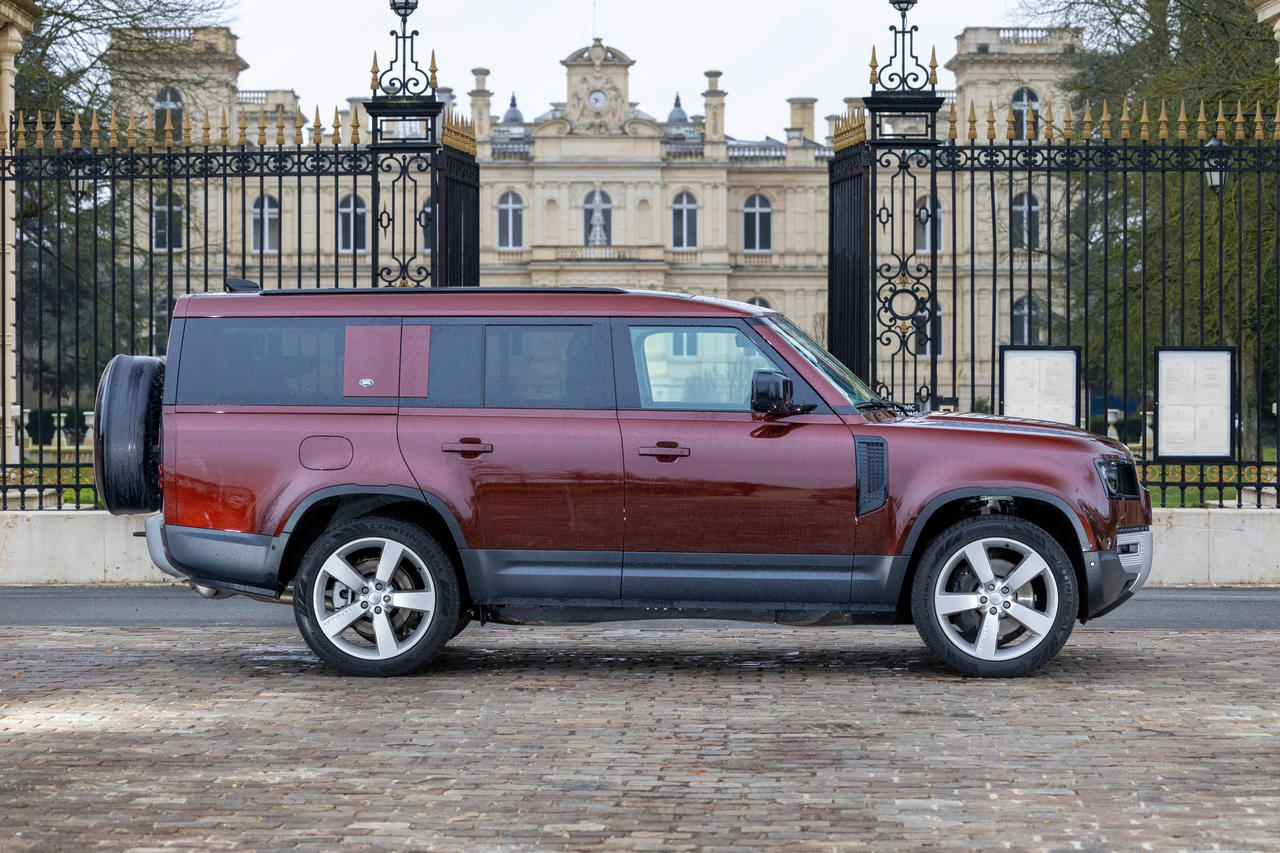 Prix, fiche technique, essai : retrouvez notre avis sur le nouveau Land Rover Defender 130