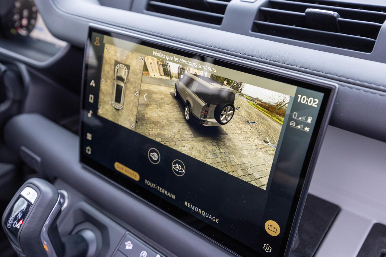 Prix, fiche technique, essai : retrouvez notre avis sur le nouveau Land Rover Defender 130