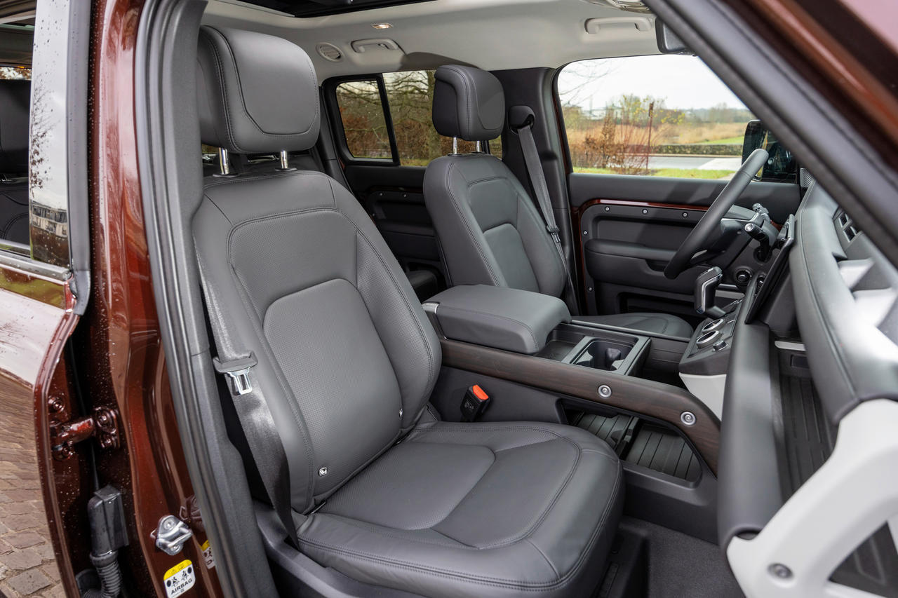 Prix, fiche technique, essai : retrouvez notre avis sur le nouveau Land Rover Defender 130