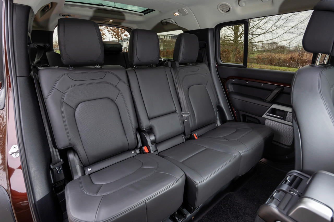 Prix, fiche technique, essai : retrouvez notre avis sur le nouveau Land Rover Defender 130