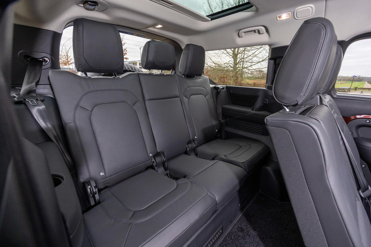 Prix, fiche technique, essai : retrouvez notre avis sur le nouveau Land Rover Defender 130