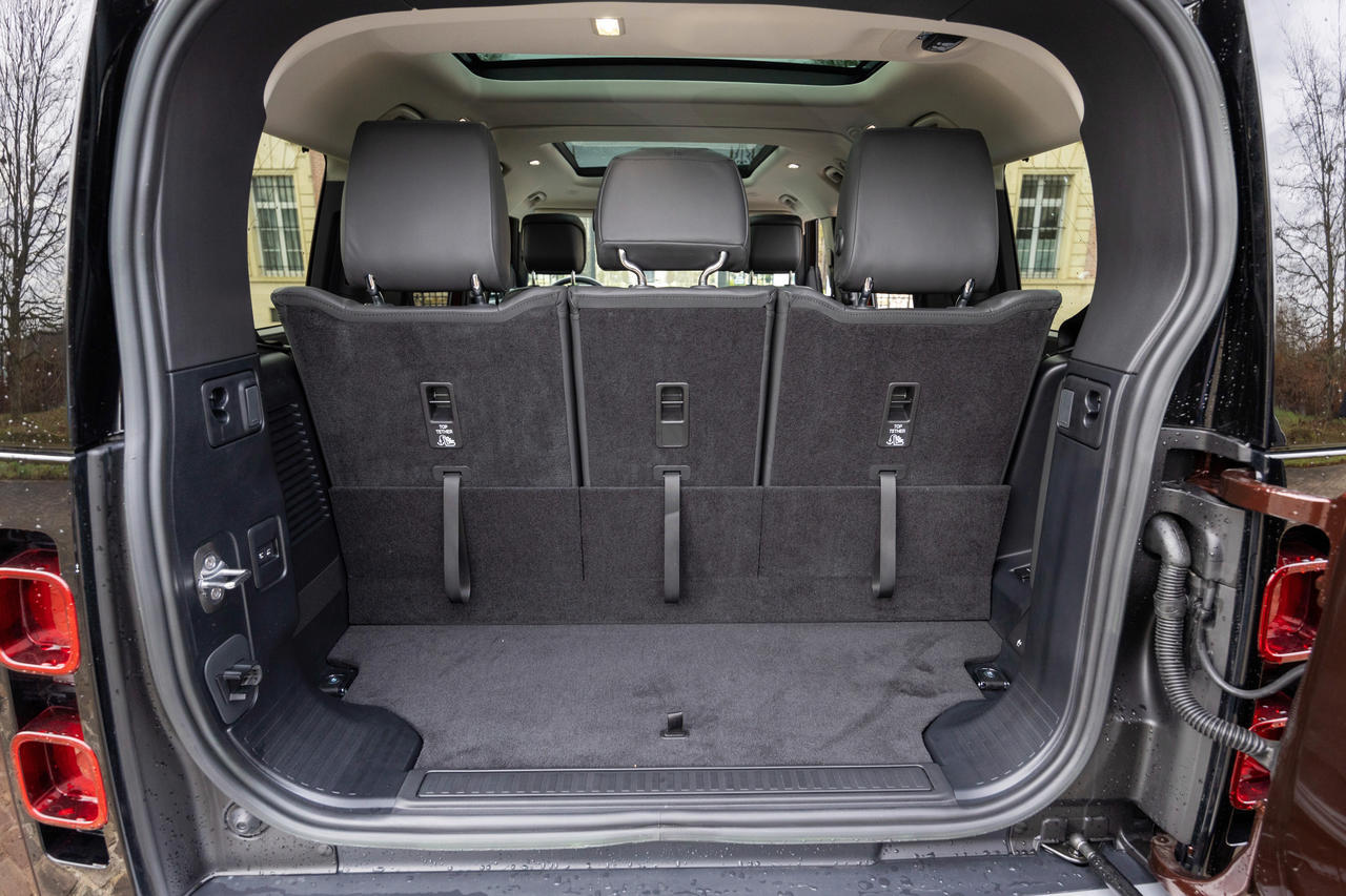 Prix, fiche technique, essai : retrouvez notre avis sur le nouveau Land Rover Defender 130