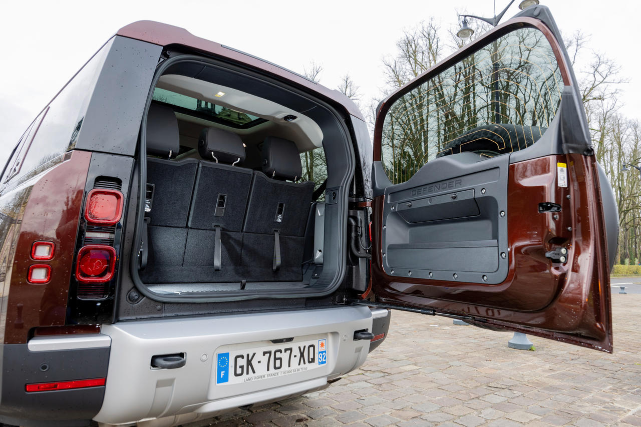 Prix, fiche technique, essai : retrouvez notre avis sur le nouveau Land Rover Defender 130