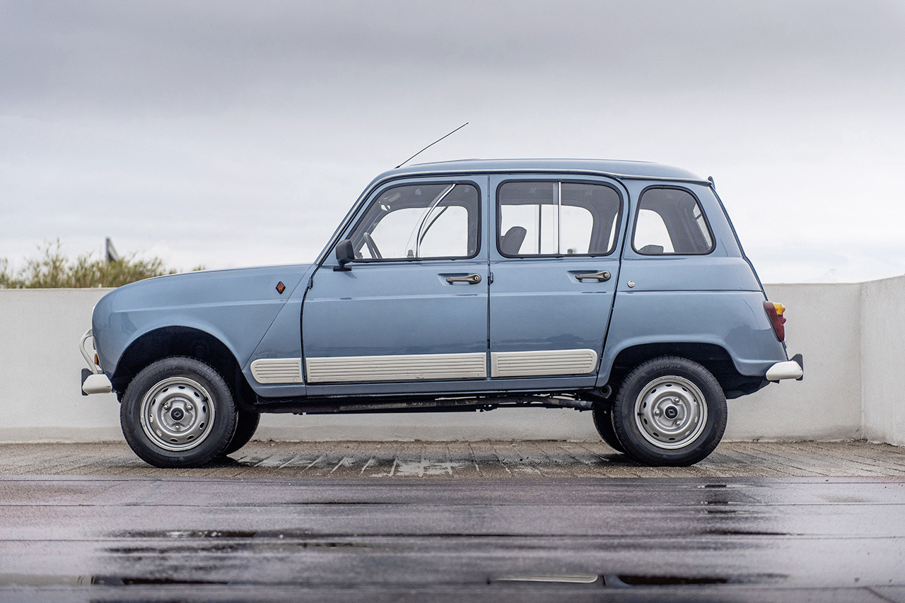 Une Renault 4 GTL Sinpar 4 x 4 à vendre aux enchères à Rétromobile Une Renault 4 GTL Sinpar 4 x 4 à vendre aux enchères à Rétromobile