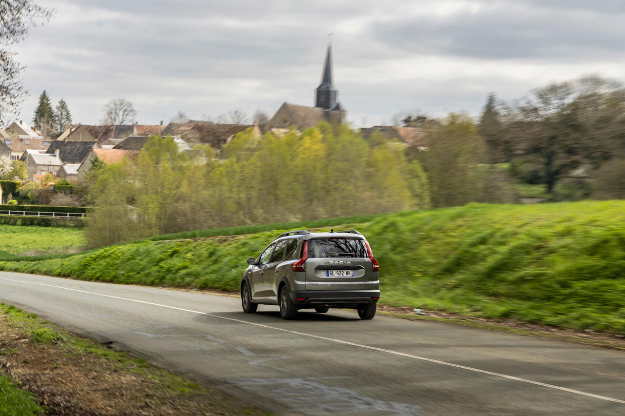 Photo 6 prix, essai et consommation dacia jogger hybride Essai Dacia Jogger hybride notre