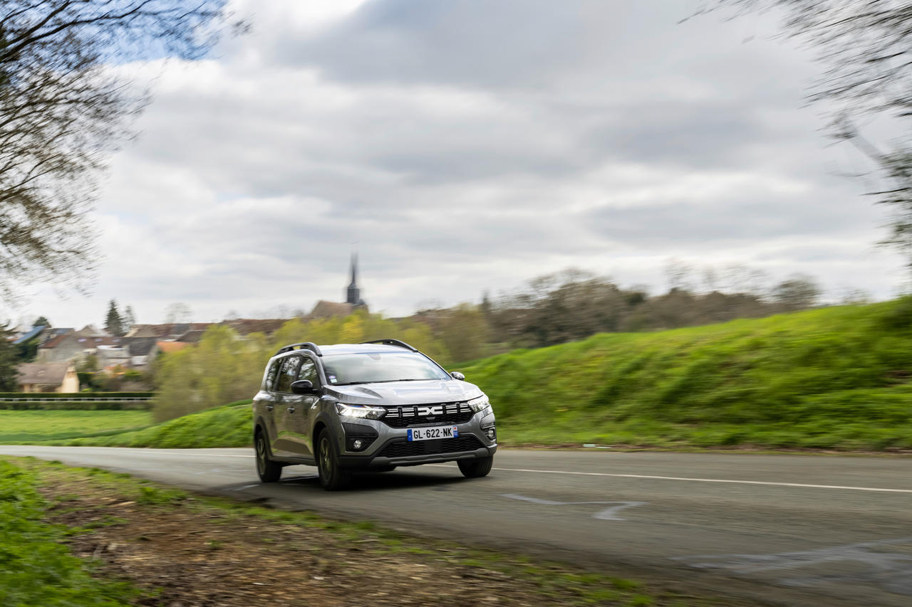 Photo 9 prix, essai et consommation dacia jogger hybride Essai