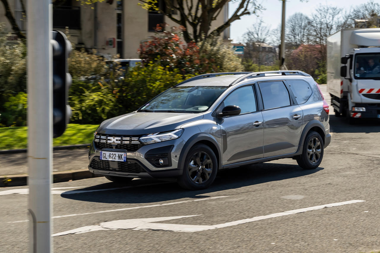 Photo 4 prix, essai et consommation dacia jogger hybride Essai