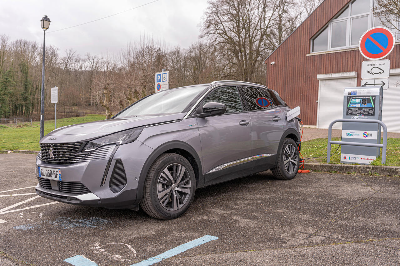 PHOTOS - Peugeot 3008 (2023) : que vaut le nouveau moteur hybride 136 ch ?  Les photos de notre essai