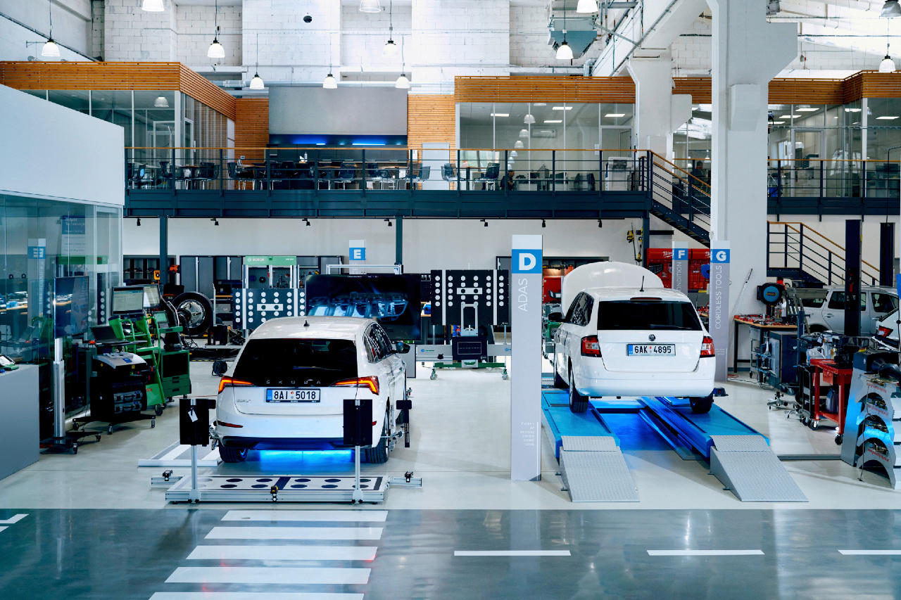 Photo 1 lkq prag academy garage Aprèsvente. LKQ dévoile le nouveau