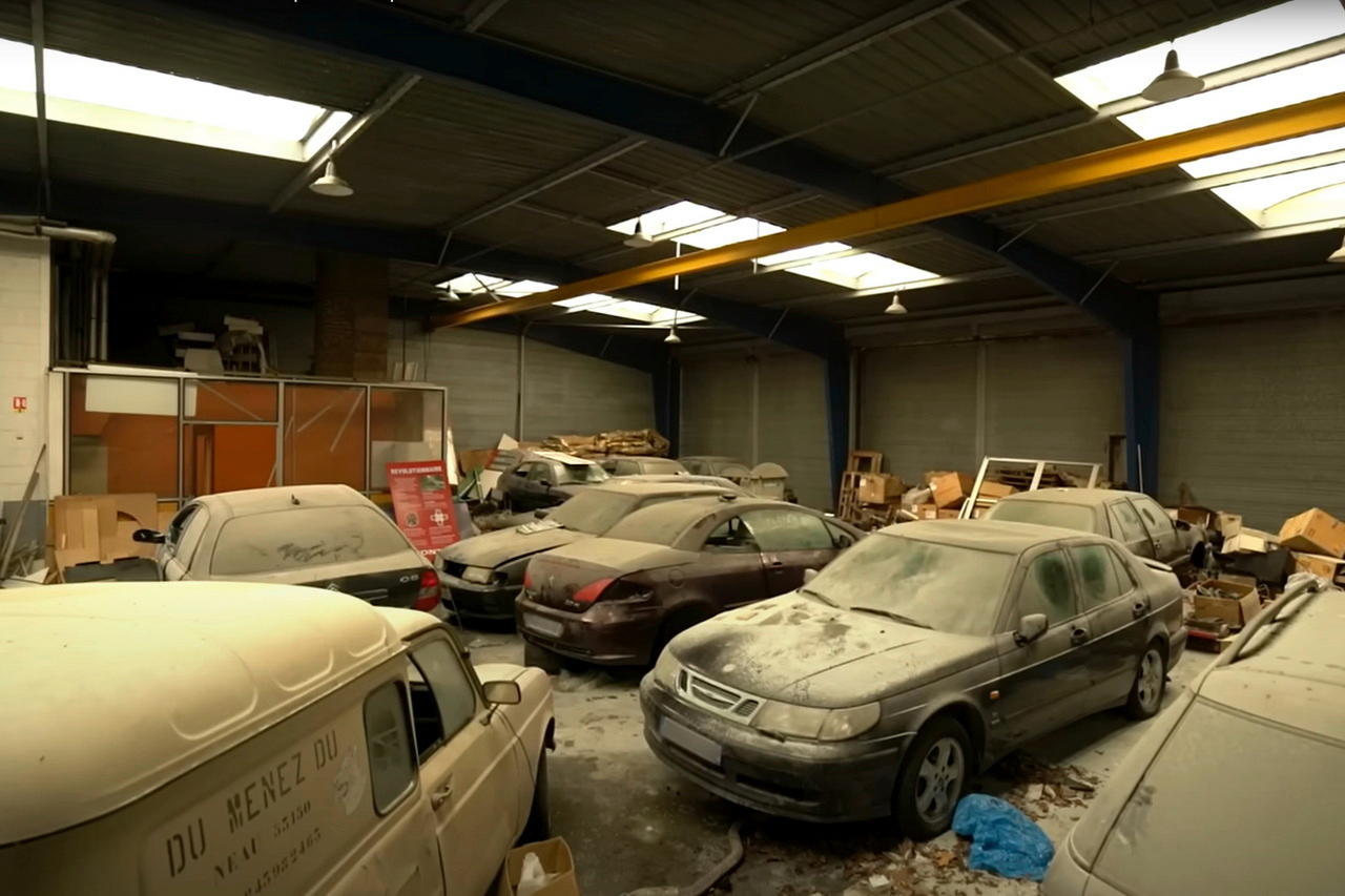 Photo 1 visite concession saab abandonnée urbex Insolite. Une concession Saab laissée à l