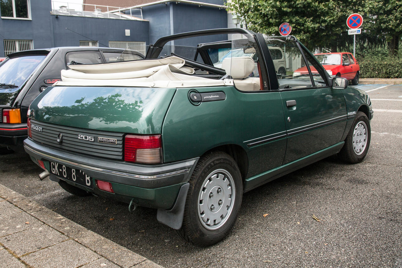 Photo 13 Peugeot 205 Roland Garros Cabriolet 40 ans de Peugeot 205 la reine des séries