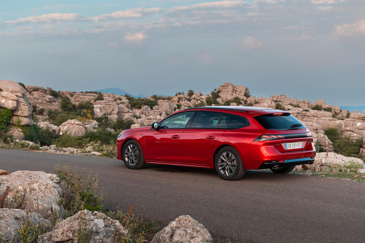 Photo 5 Prix, fiche technique avis et essai de la Peugeot 508 SW Hybrid 180 eEAT8. Essai