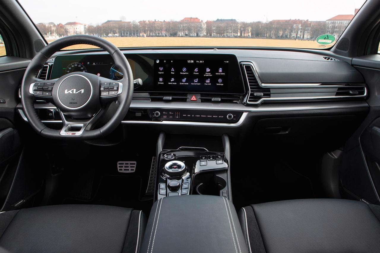 En haut de gamme, le Sportage reçoit une double dalle de 2 x 12,3".