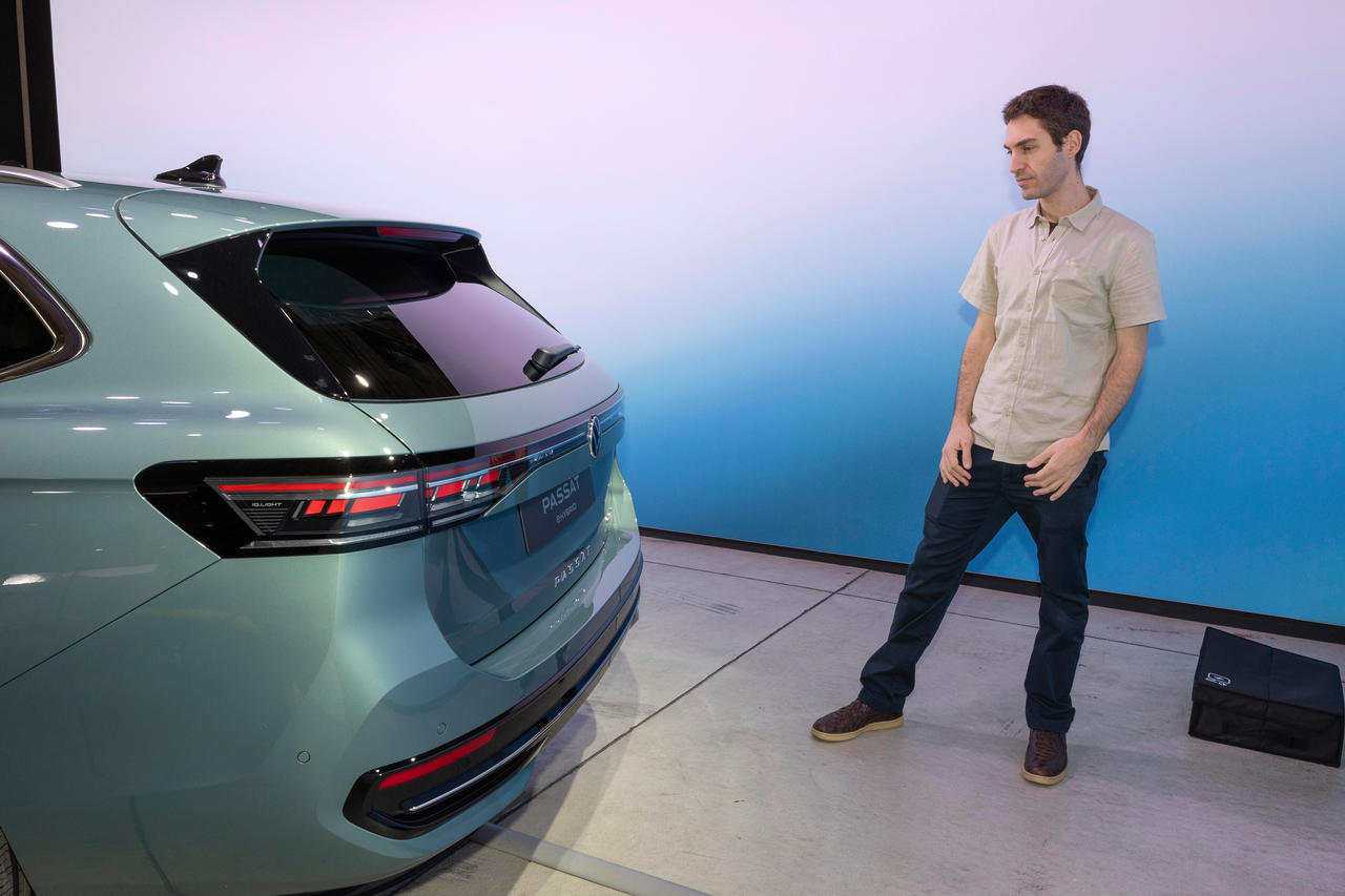 Les montants arrière inclinés et le becquet de toit témoignent du travail effectué sur l'aérodynamique.