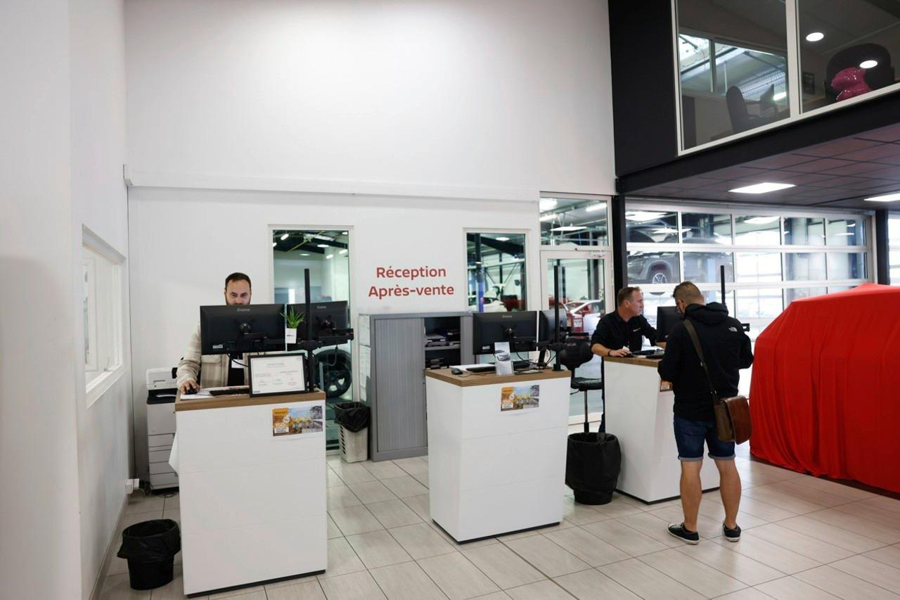 Photo 2 concession eden auto nissan bordeaux Nissan France lance