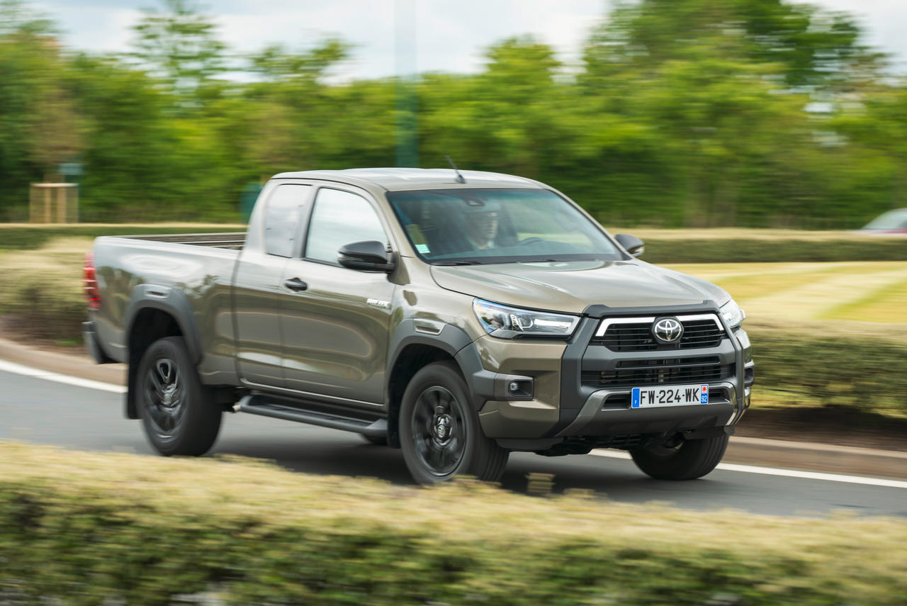 Photo 7 - Le Toyota Hilux s'apprète à hériter d'une motorisation à ...