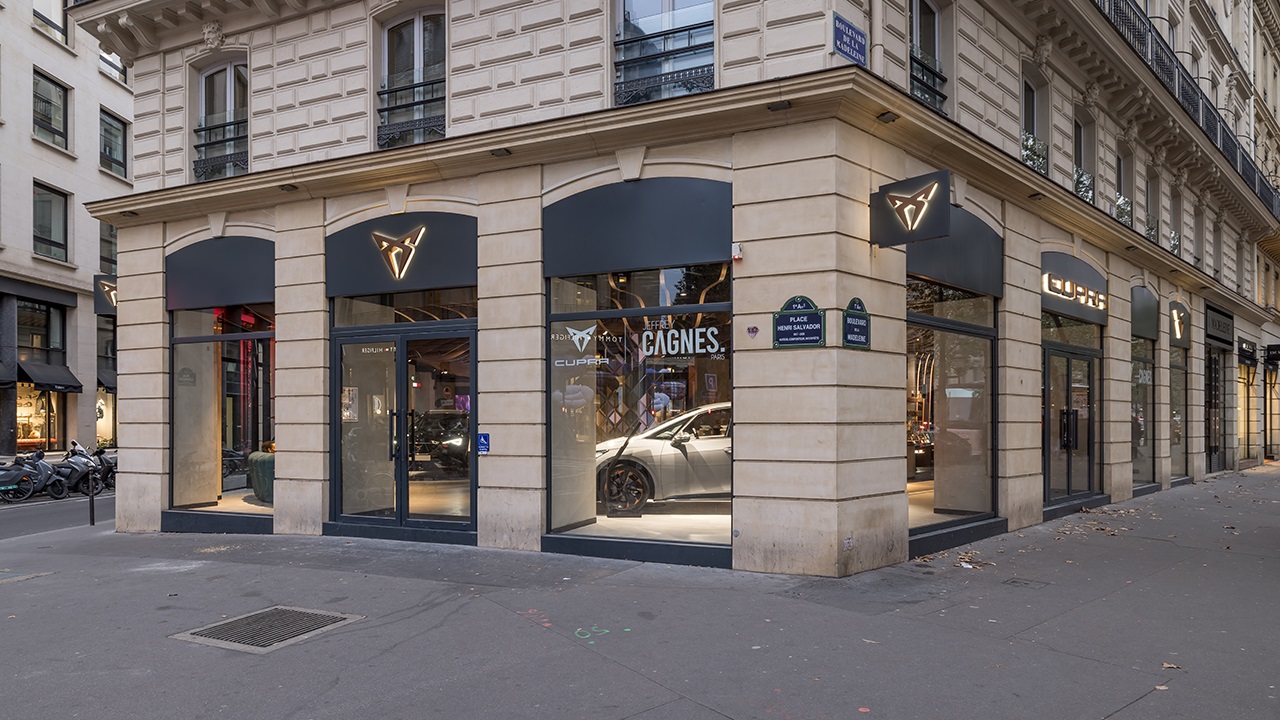 Cupra décline son concept de City Garage à Paris