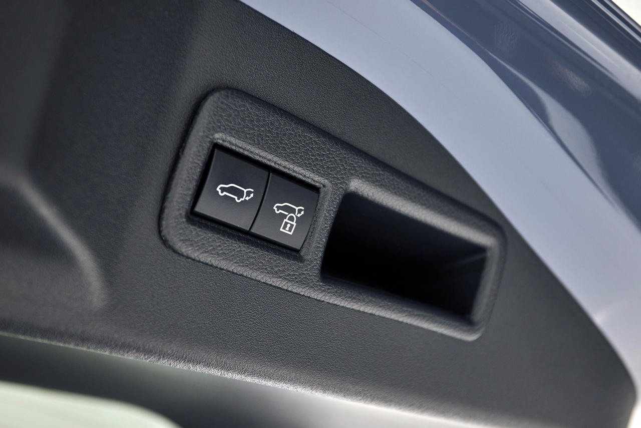 Photo 18 subaru solterra bouon hayon électrique Essai Subaru Solterra le bouclier anti
