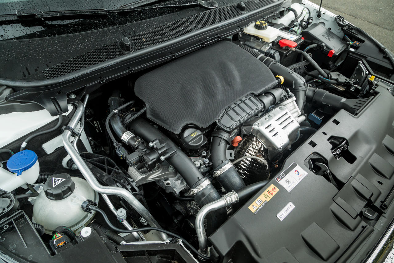 Photo 4 Moteur 1.2 Puretech 130 dans Peugeot 308 Moteur 1.2 PureTech Stellantis. Changement