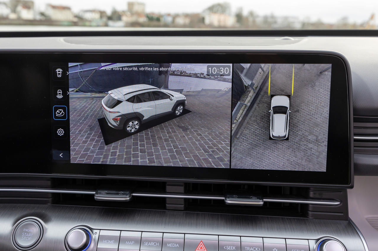 Photo 32 Hyundai Kona caméra Essai comparatif le Toyota CHR