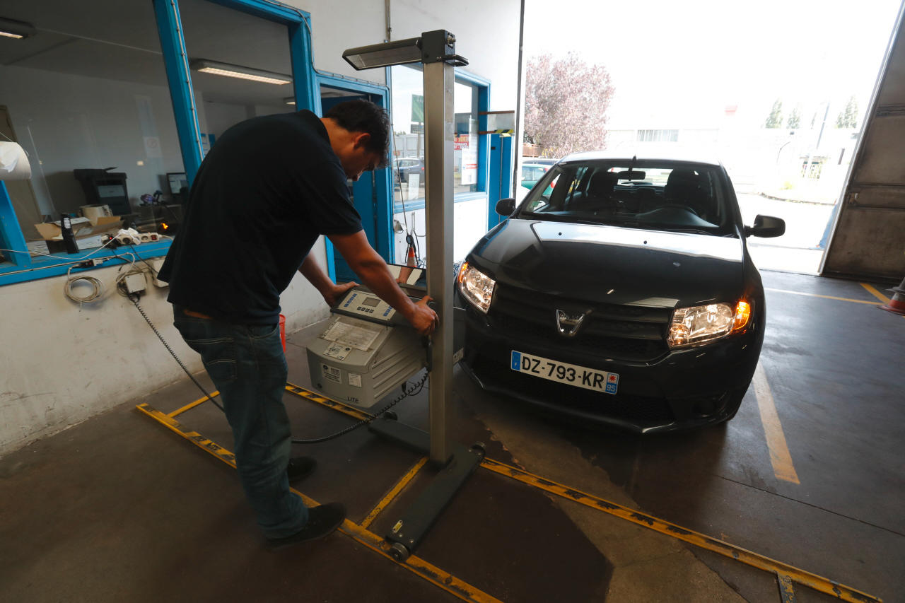 Photo 9 contrôle technique voiture réglage phares Tout savoir sur le contrôle technique des