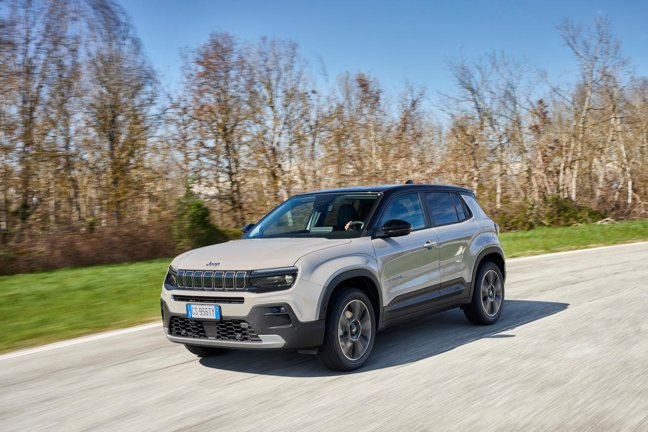 Photo 1 Jeep Avenger eHybrid 2024 Essai Jeep Avenger eHybrid
