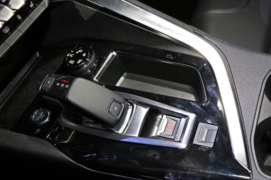 Visite Guidee A Bord Du Nouveau Peugeot 3008 Ii 2016 Levier De Vitesse Du Nouveau Peugeot 3008 L Argus