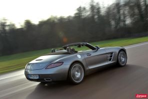 Essai vidéo Mercedes SLS AMG Roadster : moteur, ça glisse !