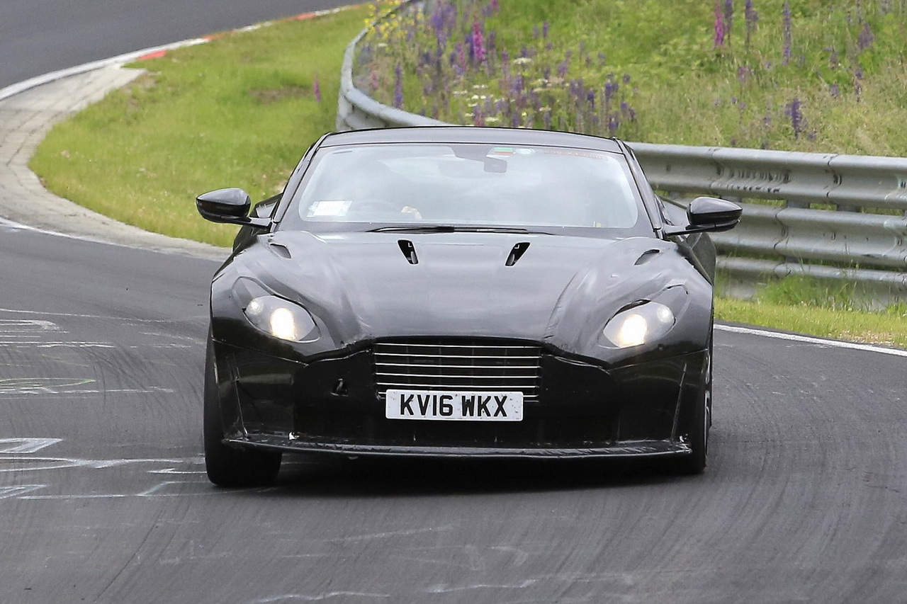 Aston Martin Vantage 2017 premiers spyshots de la petite Aston