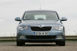 Skoda Superb. Distinction. Autrefois proche de la Passat dont elle dérive, la Superb joue désormais sa propre carte en termes de style.