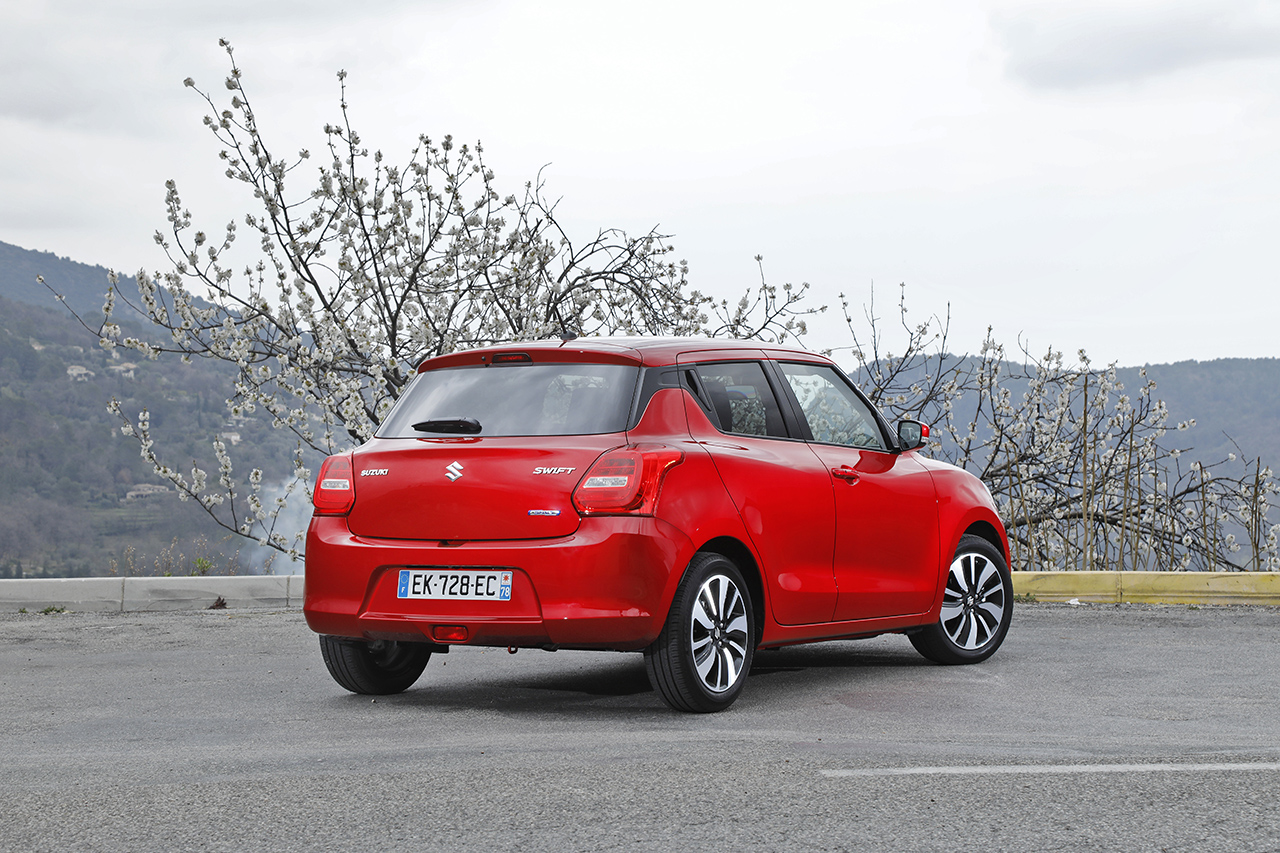 Photo 2 Suzuki Swift 2017 statique arrière Essai Suzuki Swift 2017