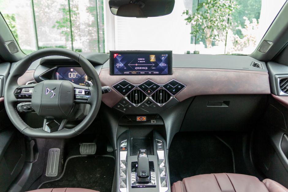 2018-ds3-crossback-04.jpg?width=940&qual