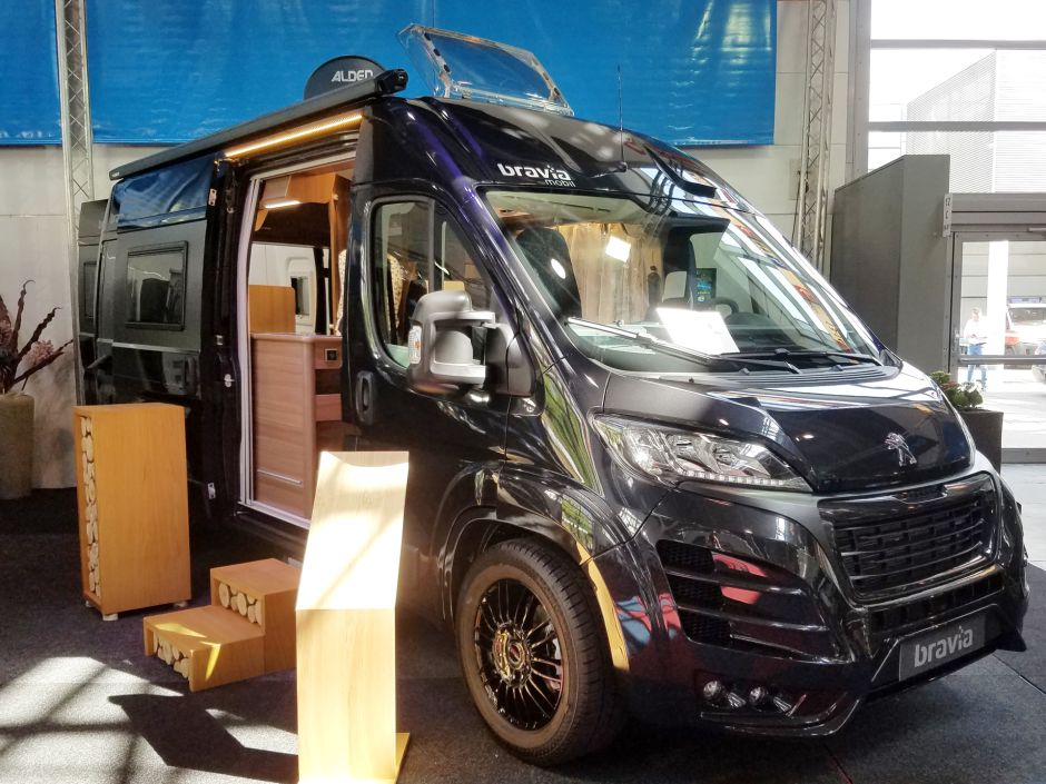 Le Citroen Type H Et Les Camping Cars Francais Au Salon De