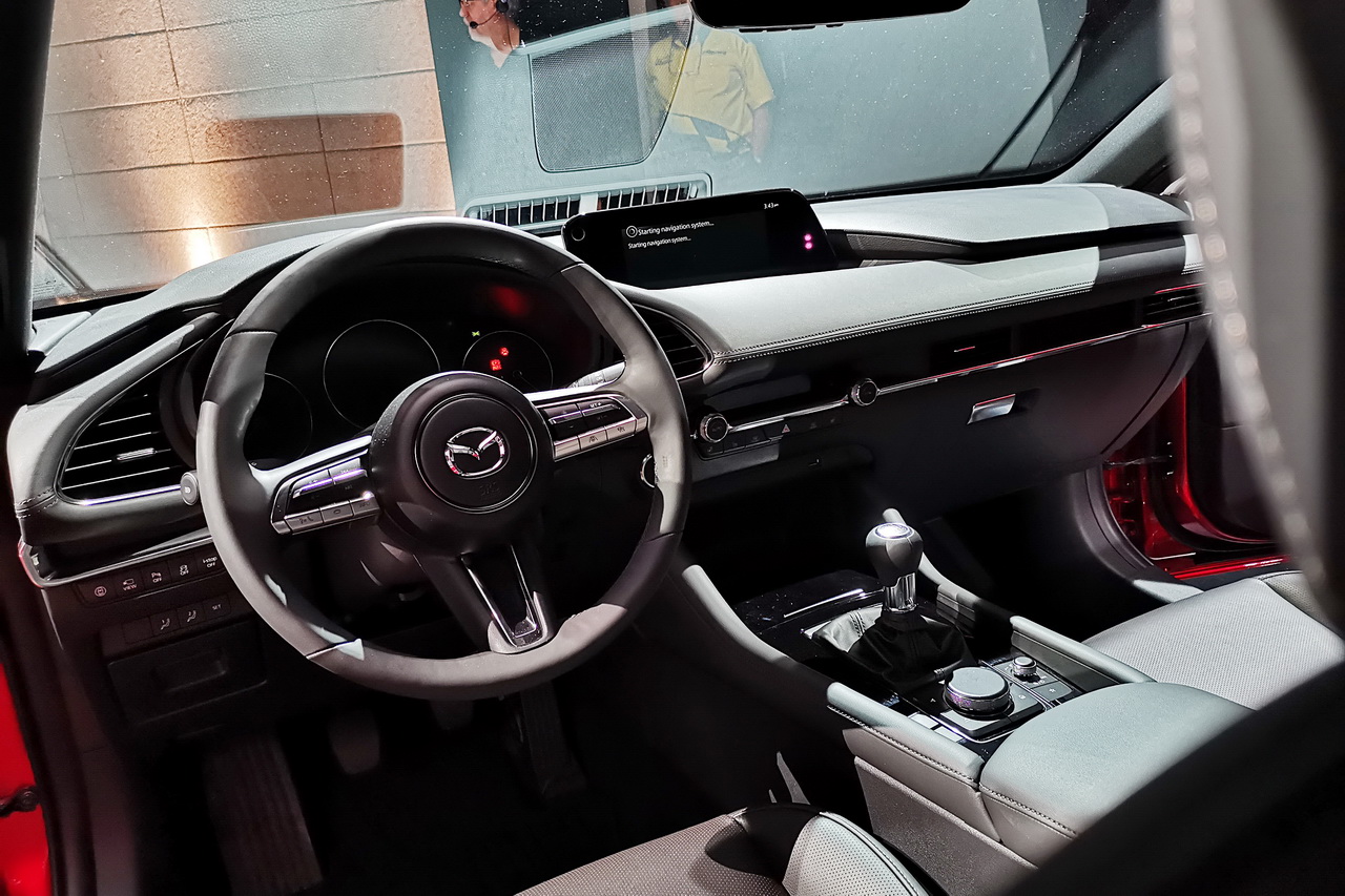 2019-mazda-3-largus-05.jpg