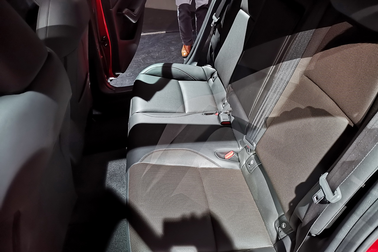 2019-mazda-3-largus-09.jpg