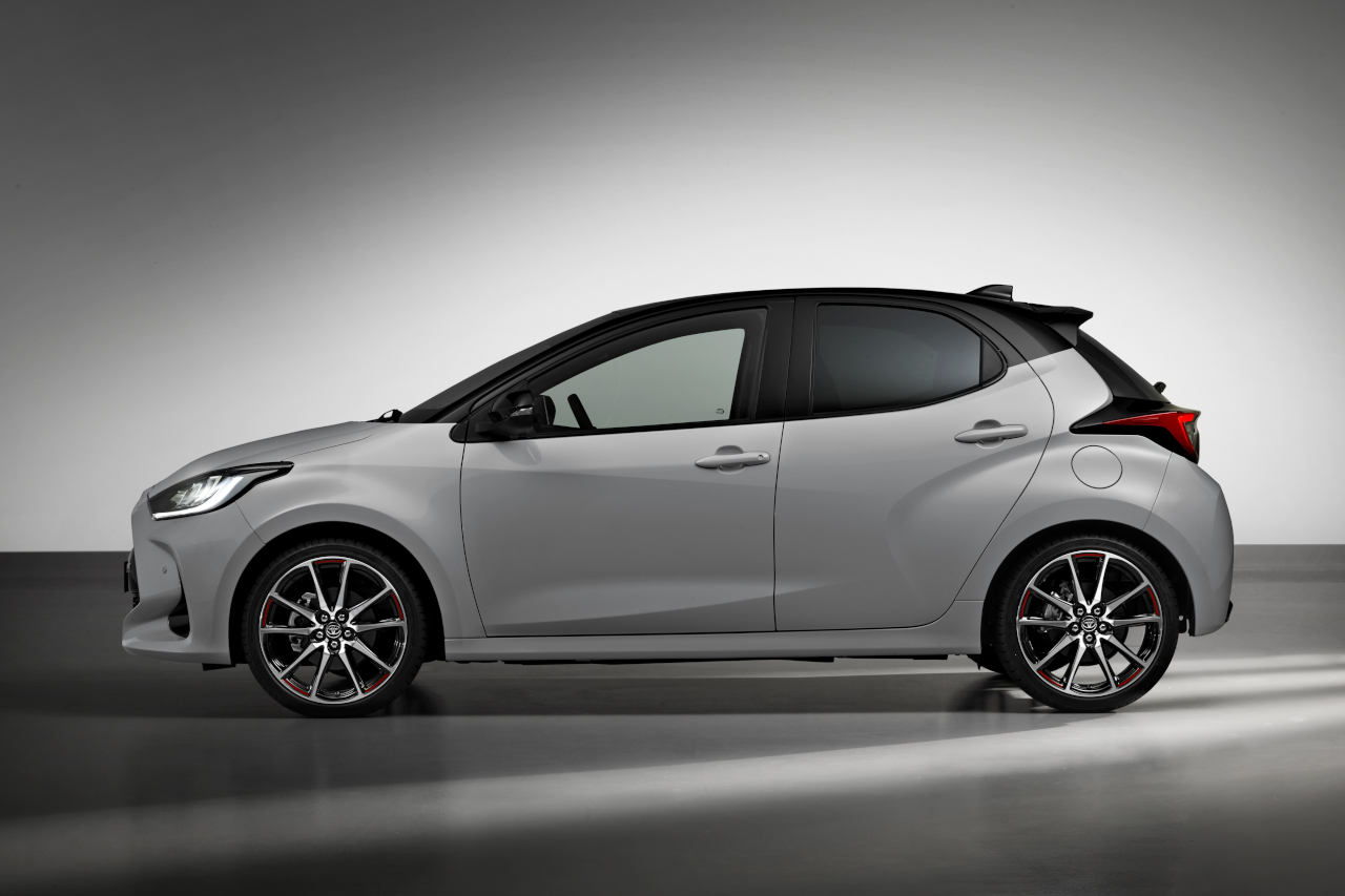 Toyota Yaris GR Sport hybride (2022). Le plumage avant le ramage