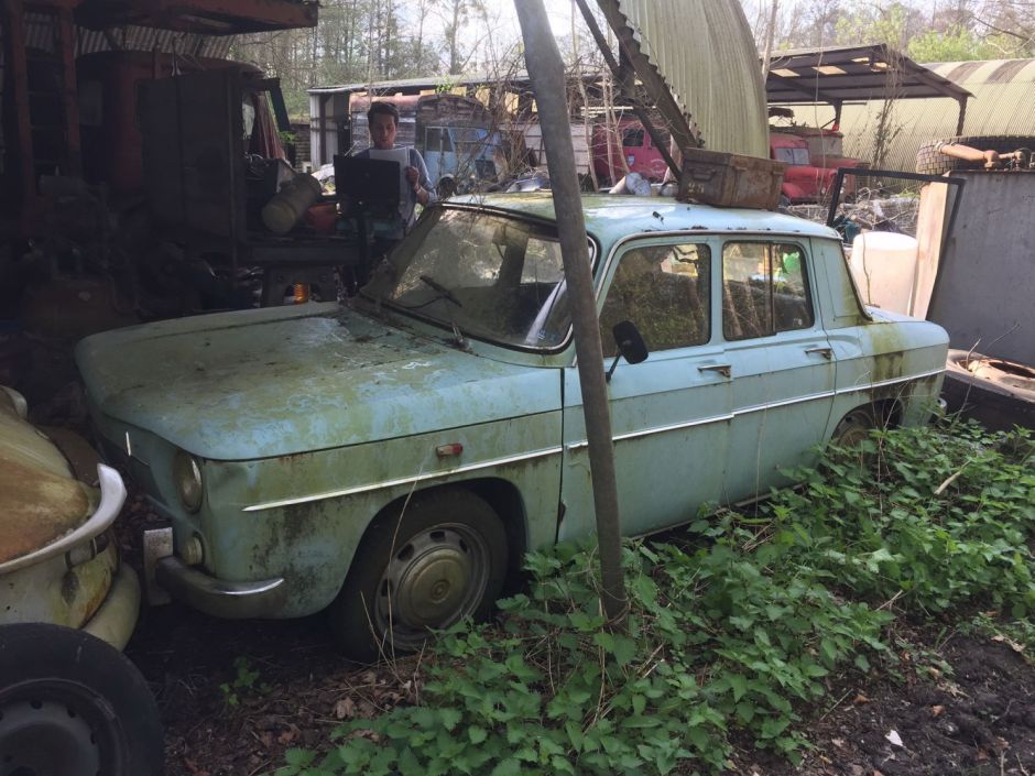 Collection Bredariol Une Vente Speciale Sortie De Grange Lot 54 Renault 8 Et 10 L Argus