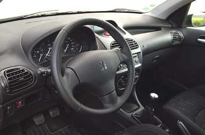 Peugeot 206 SW HDi 90 XS - Skoda Fabia Combi TDI 100 Comfort : ces ... Peugeot 206 SW HDi 90 XS - Skoda Fabia Combi TDI 100 Comfort : ces ...