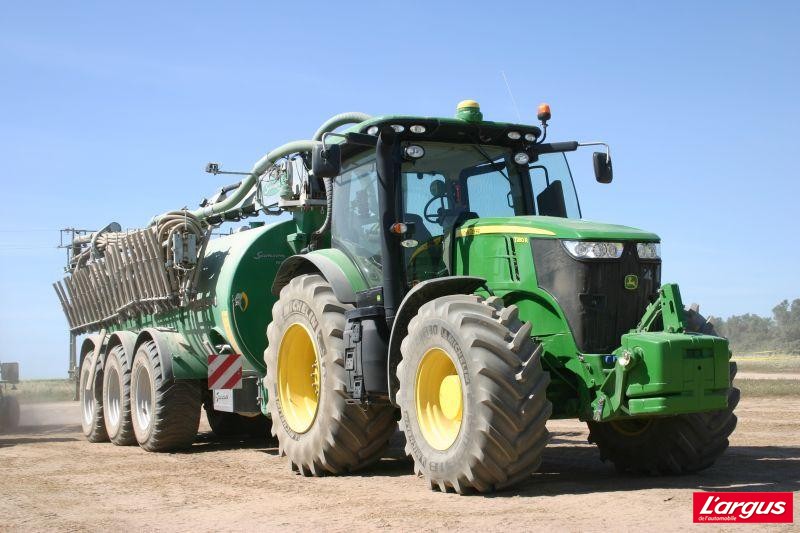 John Deere présente ses nouveaux tracteurs de la série 7R