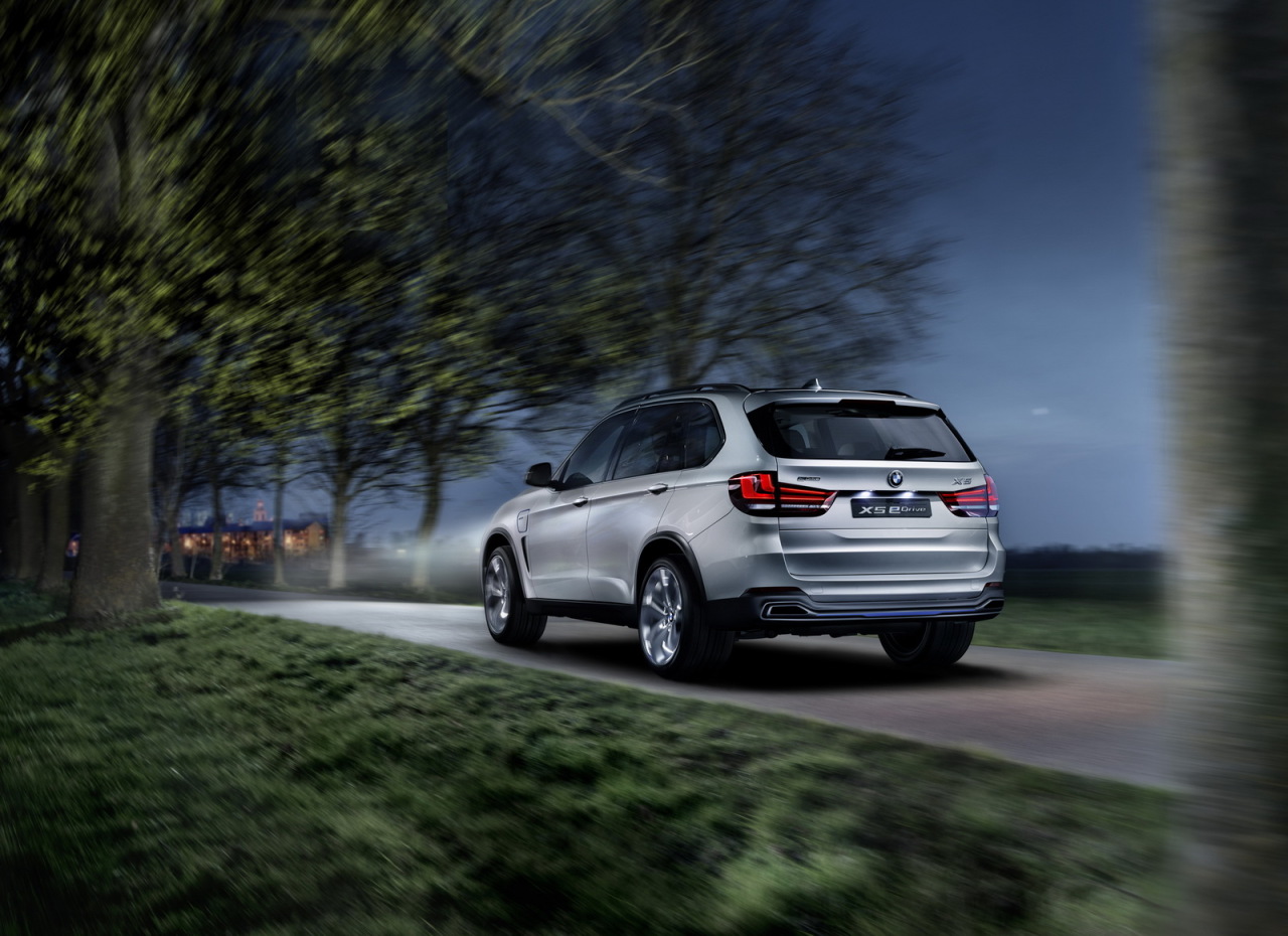 Le X5 eDrive affiche une puissance de 272 ch pour une consommation mixte inférieure à 4 l/100 km... sur le papier.