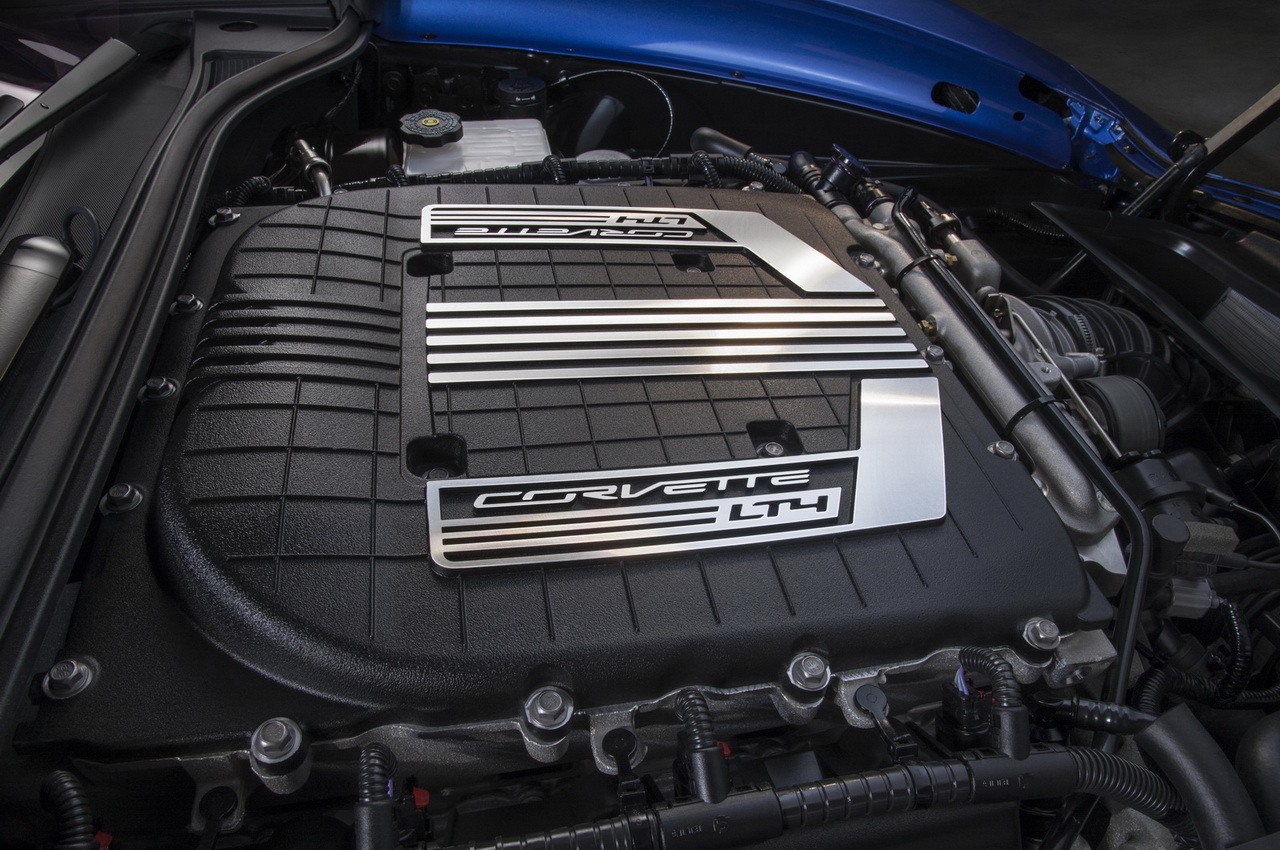 Le gros V8 délivre une puissance de 625 ch. En rythme de croisière, la moitié des cylindres peuvent se déconnecter pour économiser du carburant.
