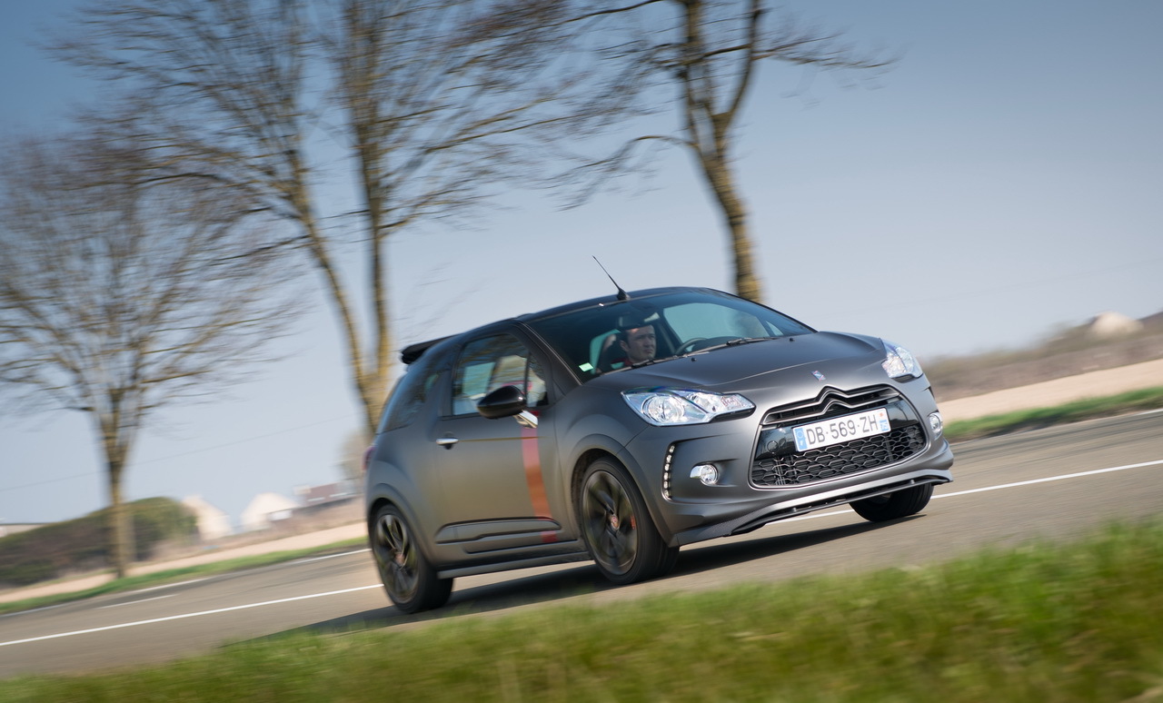Après la R et la Cabrio, la DS3 offre la formule deux en un avec cette version.