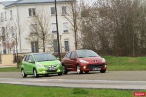 La Honda Jazz Hybrid affronte la Peugeot 207 HDi