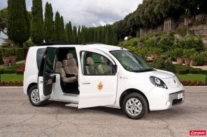 Le Pape aussi roule en Renault Kangoo !
