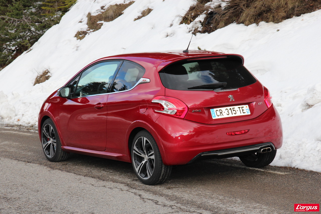 Peugeot-208-GTi_33.JPG