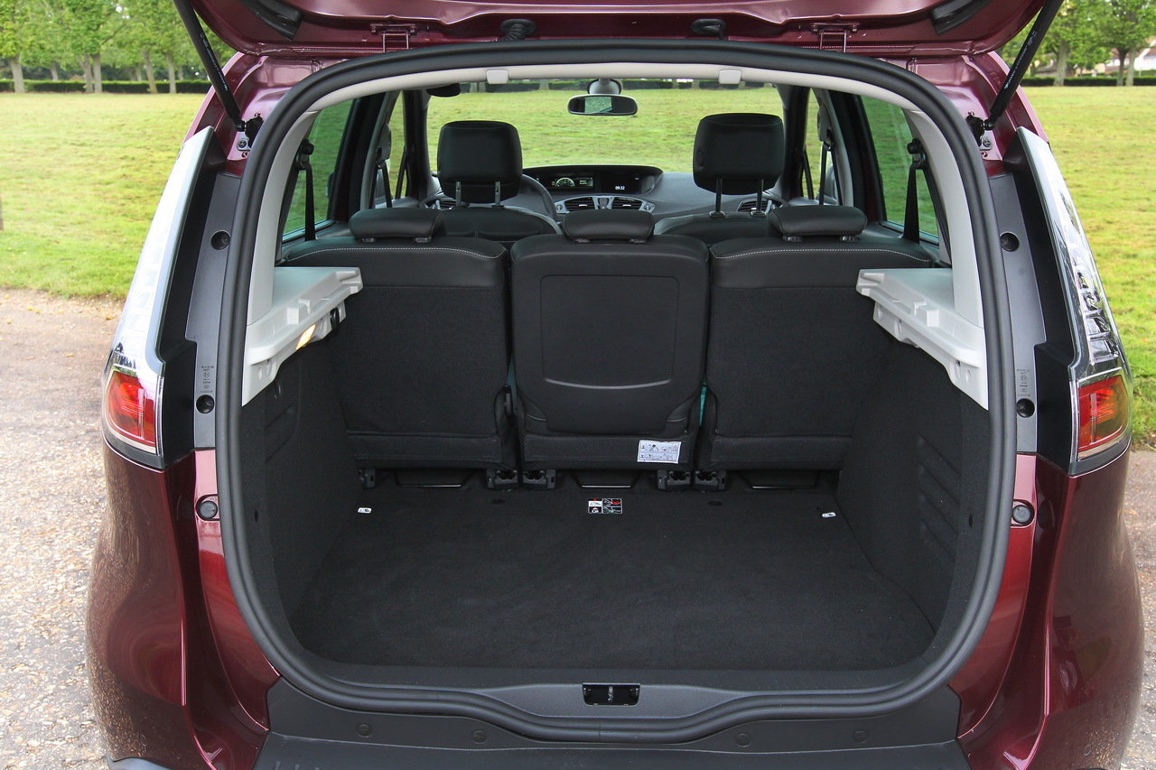 La nouvelle Volkswagen Golf Sportsvan face au Renault ...